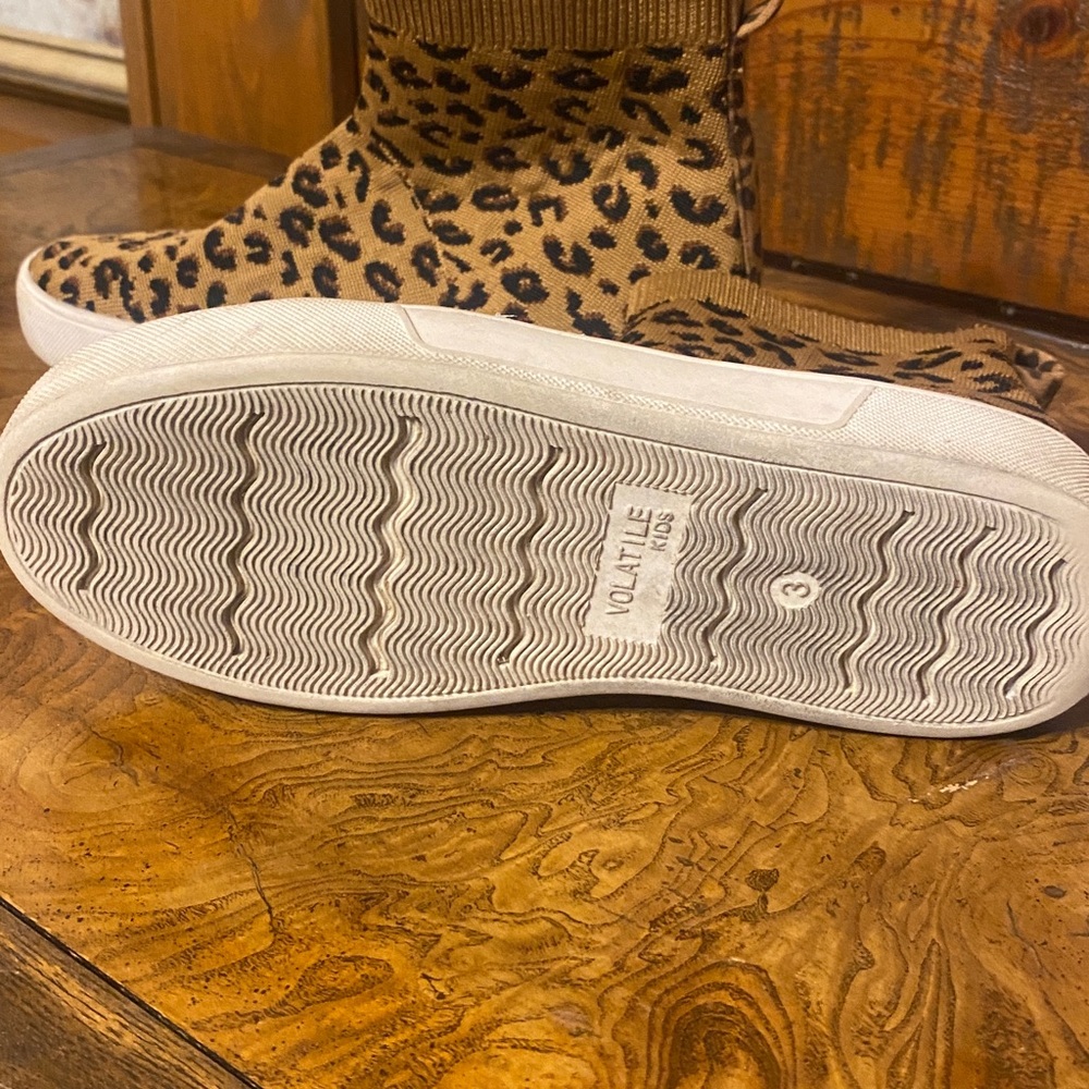 Leopard Print High-Top Sneakers. Youth size 3 - Picture 2 of 3